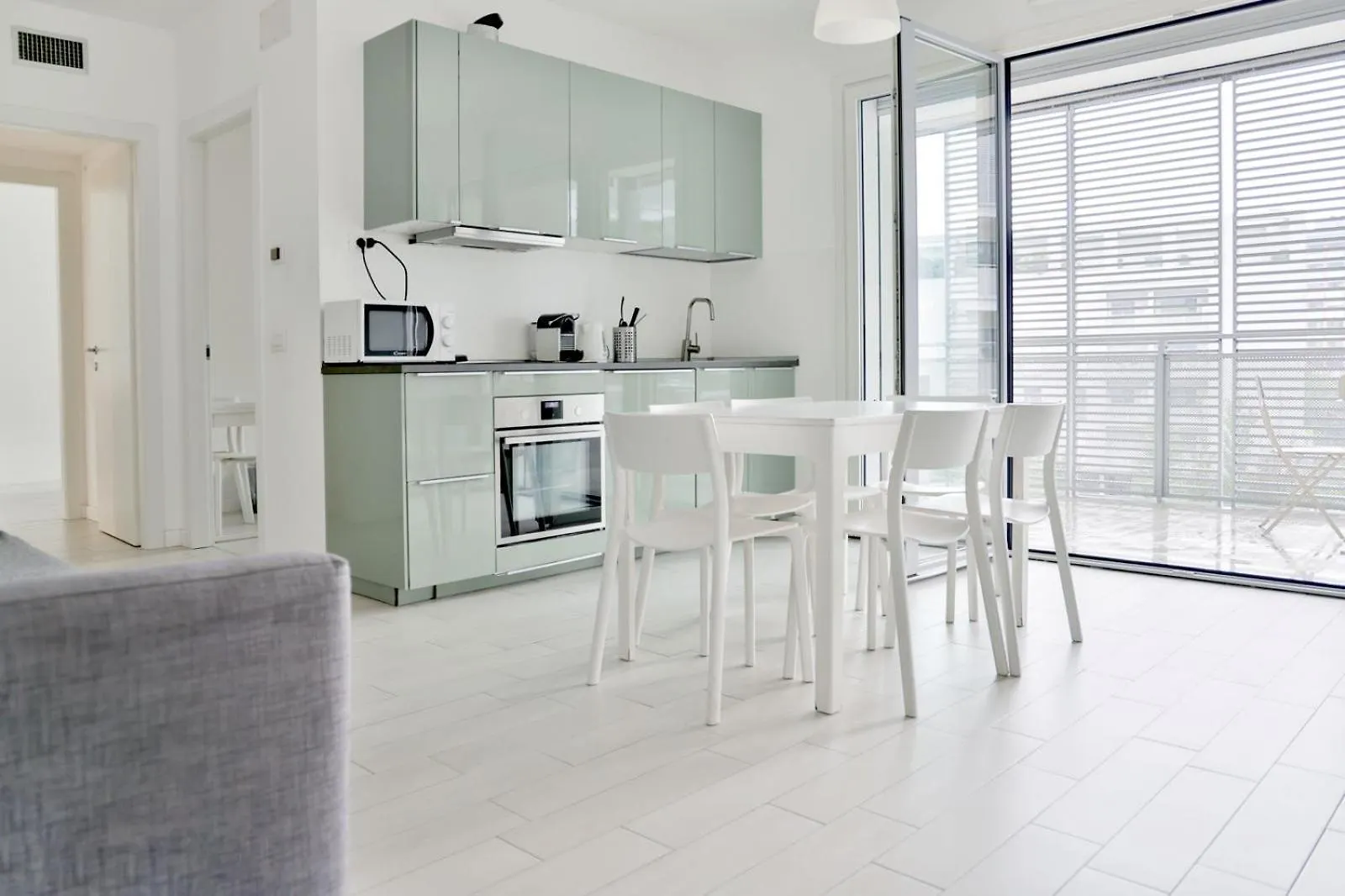 Luxury 3 Bedroom Apartment 100 Mq Next To Rho Fiera And San Siro contacts